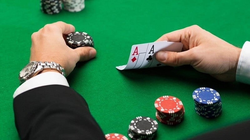 Xì tố trong tiếng Anh còn có cái tên gọi khác là Poker